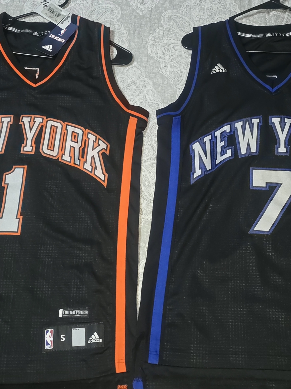 2 Adidas New York Black Basketball Jersey with 2 Matchim Snapbacks